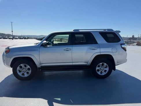 Used 2016 Toyota 4Runner SR5 AWD/4WD image 6