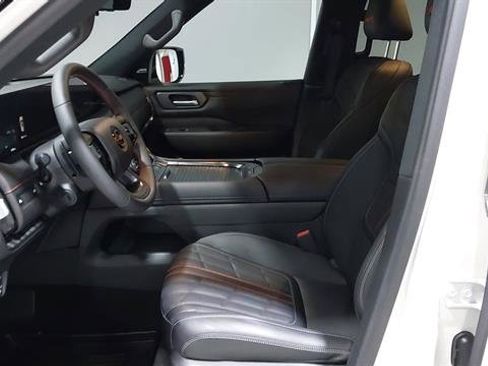 Used 2025 Nissan Armada PRO-4X AWD/4WD image 19