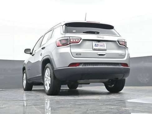 Used 2022 Jeep Compass Latitude FWD image 43
