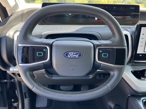 Used 2025 Ford Expedition Active RWD image 6