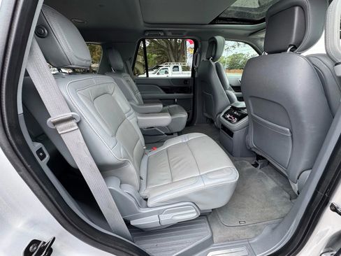 Used 2018 Lincoln Navigator Select w/ Technology Package image 13
