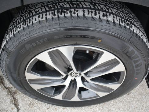 Used 2023 Toyota Highlander XLE image 28