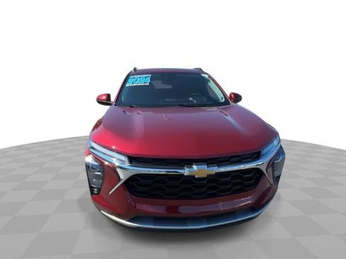 Certified 2024 Chevrolet Trax LT FWD image 3