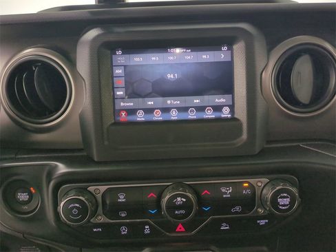 Used 2020 Jeep Gladiator Sport w/ Quick Order Package 24S image 19