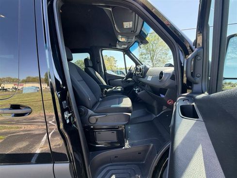 Used 2025 Mercedes-Benz Sprinter 2500 image 12