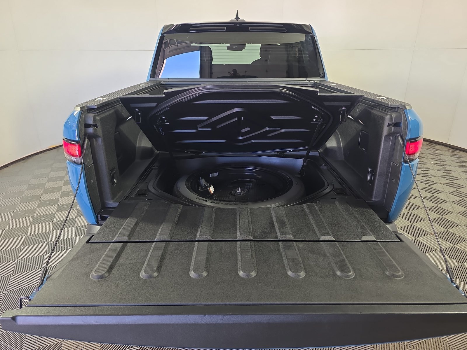 Used 2022 Rivian R1T Adventure AWD/4WD image 15