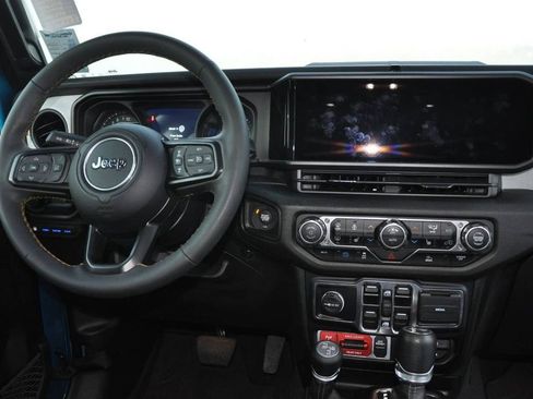 Used 2024 Jeep Wrangler Unlimited image 19