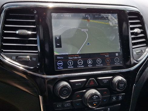 Used 2019 Jeep Grand Cherokee Altitude AWD/4WD image 17