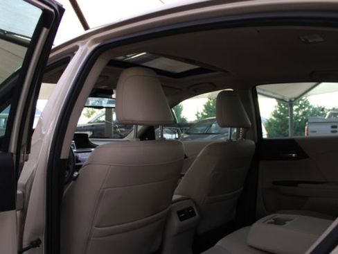 Used 2015 Honda Accord EX-L image 12