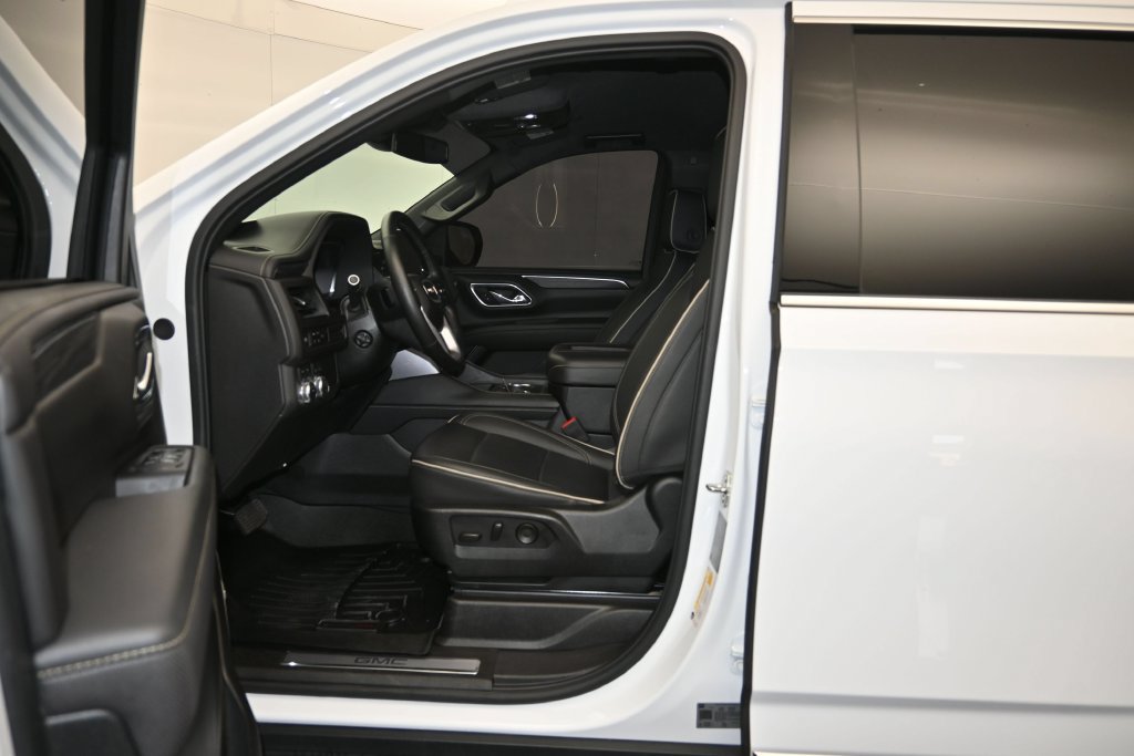 Used 2024 GMC Yukon SLT w/ SLT Luxury Package AWD/4WD image 22