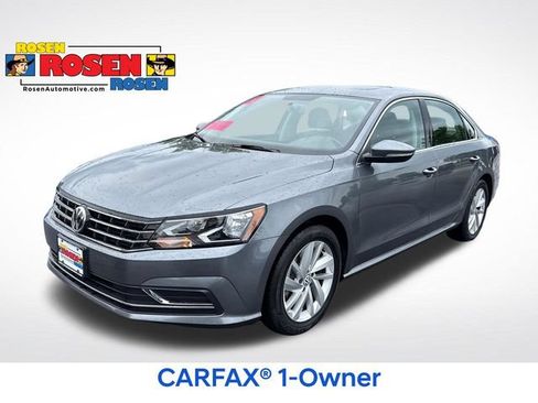 Used 2018 Volkswagen Passat 2.0T SE FWD image 1