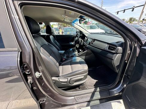 Used 2019 Kia Niro S Touring FWD image 16