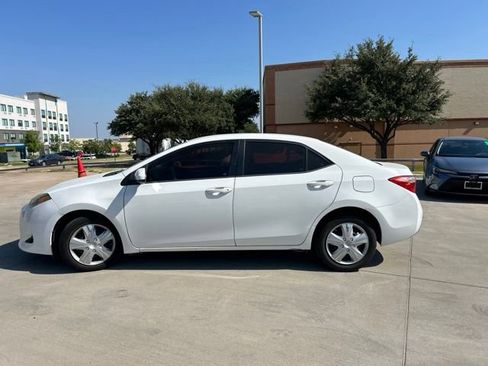 Used 2017 Toyota Corolla LE w/ Carpet Mat Package (TMS) FWD image 6