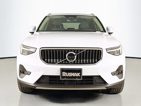 Used 2025 Volvo XC40 B5 Plus AWD/4WD image 2
