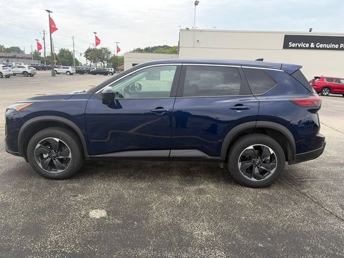 Used 2025 Nissan Rogue SV AWD/4WD image 2