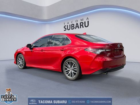 Used 2024 Toyota Camry XLE w/ Navigation Package FWD image 3
