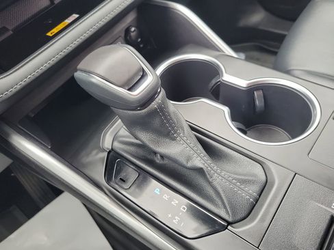 Used 2023 Toyota Highlander XLE image 27