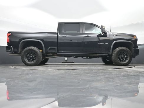 Used 2024 Chevrolet Silverado 2500 ZR2 w/ Technology Package image 31