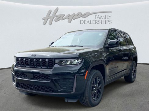 New 2026 Jeep Grand Cherokee Altitude RWD image 5