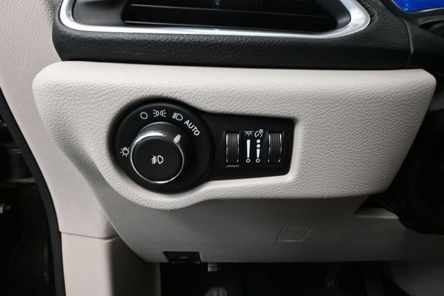 Used 2018 Chrysler Pacifica Limited FWD image 25