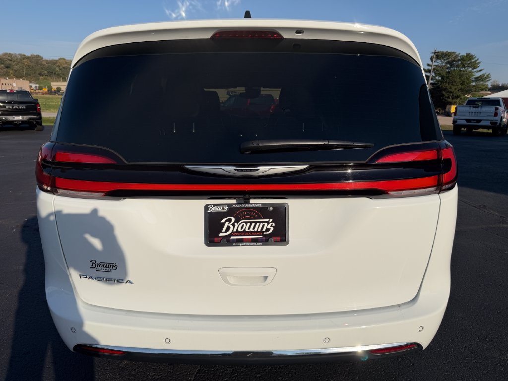Used 2026 Chrysler Pacifica Select FWD image 6