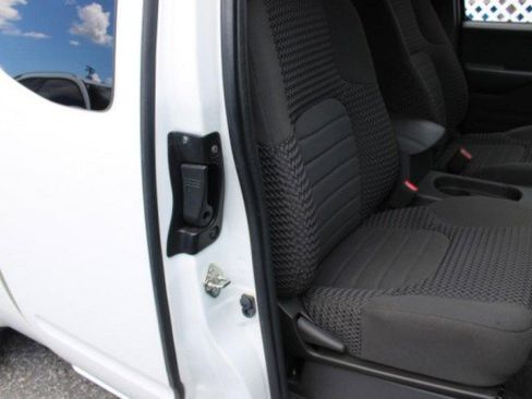 Used 2018 Nissan Frontier SV image 32