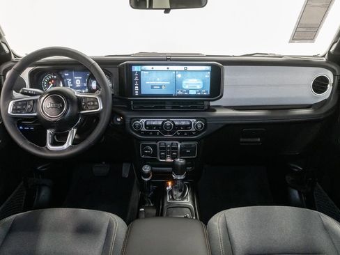 Used 2025 Jeep Wrangler Unlimited Sahara w/ Safety Group image 25