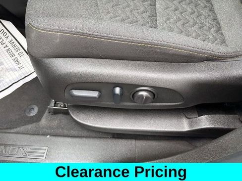Used 2022 Chevrolet Equinox LT w/ Driver Convenience Package image 12