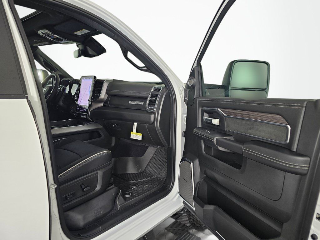 New 2026 RAM 3500 Laramie AWD/4WD image 39