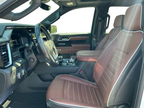 Used 2025 GMC Sierra 1500 Denali Ultimate AWD/4WD image 9