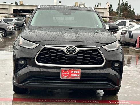 Used 2021 Toyota Highlander XLE image 11