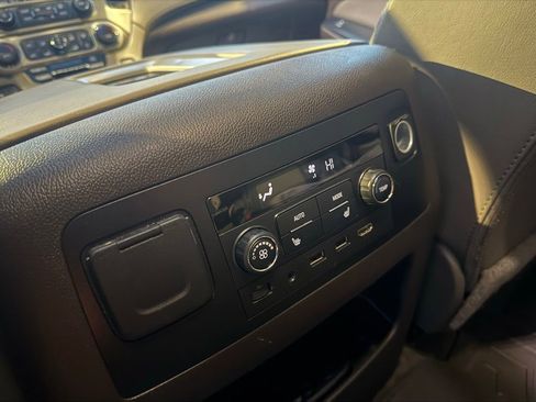 Used 2019 GMC Yukon Denali w/ Denali Ultimate Package AWD/4WD image 27