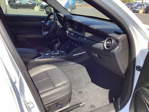 Used 2022 Alfa Romeo Stelvio Ti image 36