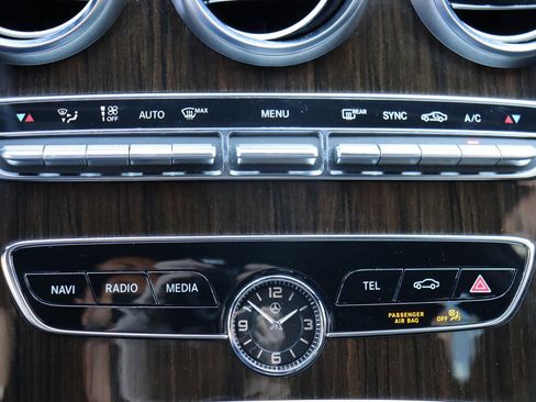 Used 2019 Mercedes-Benz C 300 4MATIC Sedan w/ Premium Package image 39