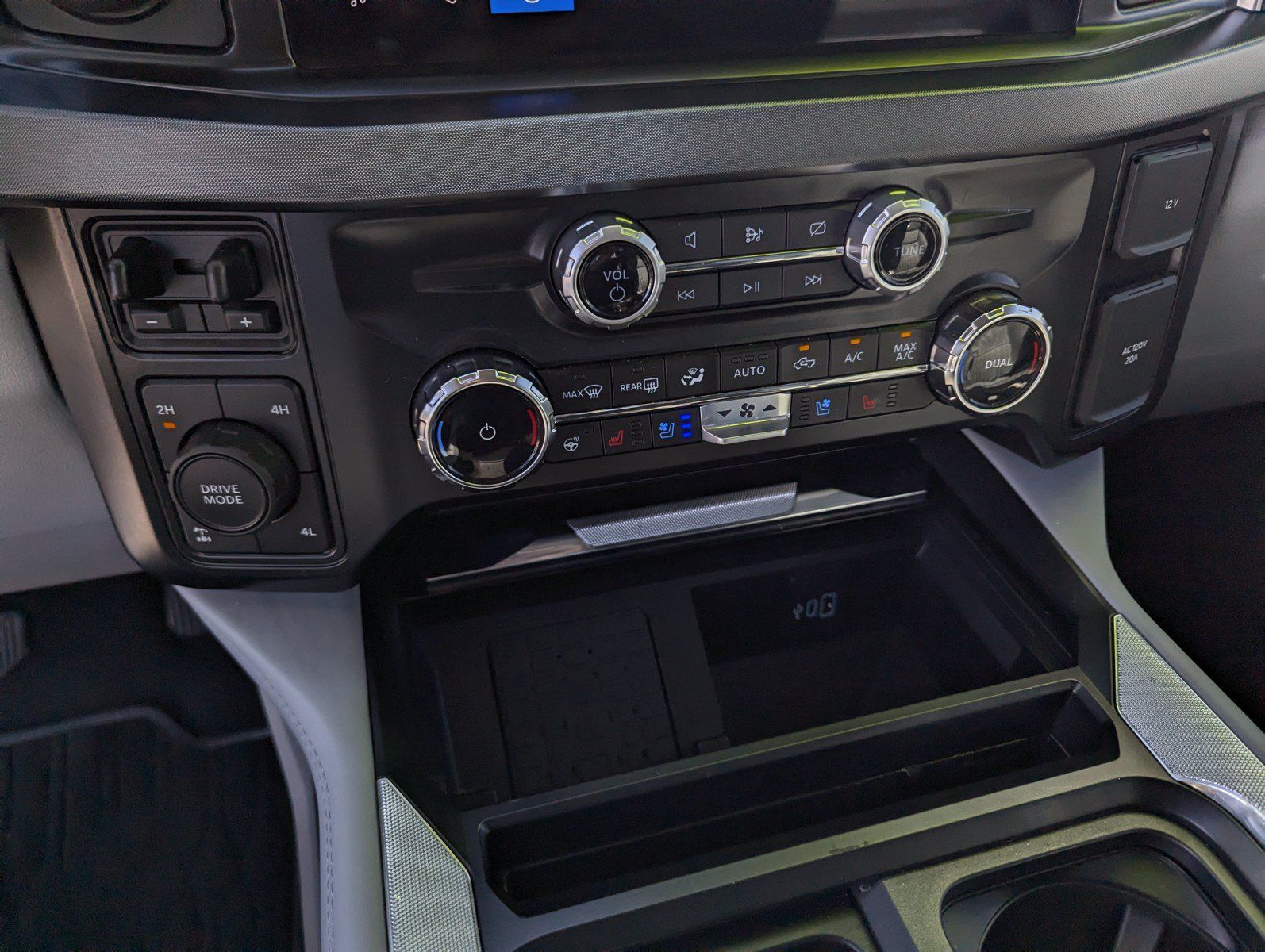 Used 2024 Ford F250 Limited w/ FX4 Off-Road Package AWD/4WD image 13