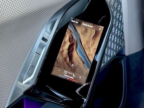 Used 2025 BMW 760i xDrive w/ Executive Package image 39