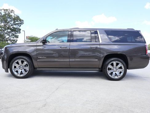 Used 2019 GMC Yukon XL Denali w/ Open Road Package AWD/4WD image 3