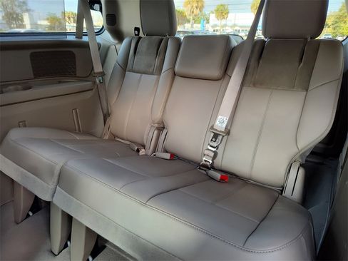 Used 2012 Chrysler Town & Country Limited w/ Luxury Group image 39