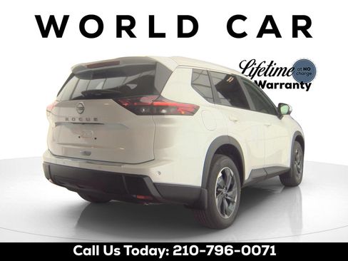 Used 2025 Nissan Rogue SV w/ SV Premium Package FWD image 2