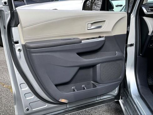 Certified 2024 Toyota Sienna XLE image 22