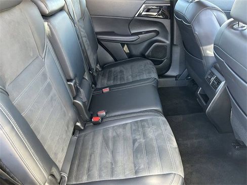 Used 2024 Mitsubishi Outlander SE image 14