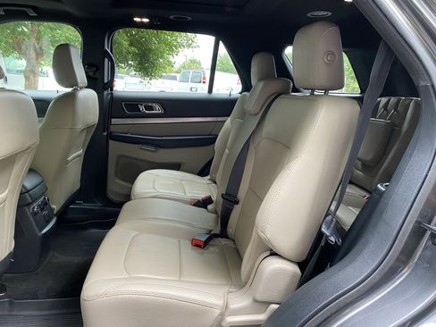 Used 2018 Ford Explorer XLT w/ Equipment Group 202A FWD image 36