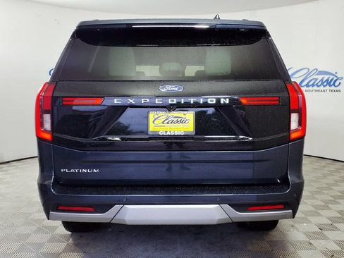 Used 2025 Ford Expedition Platinum w/ Driver's Package AWD/4WD image 4