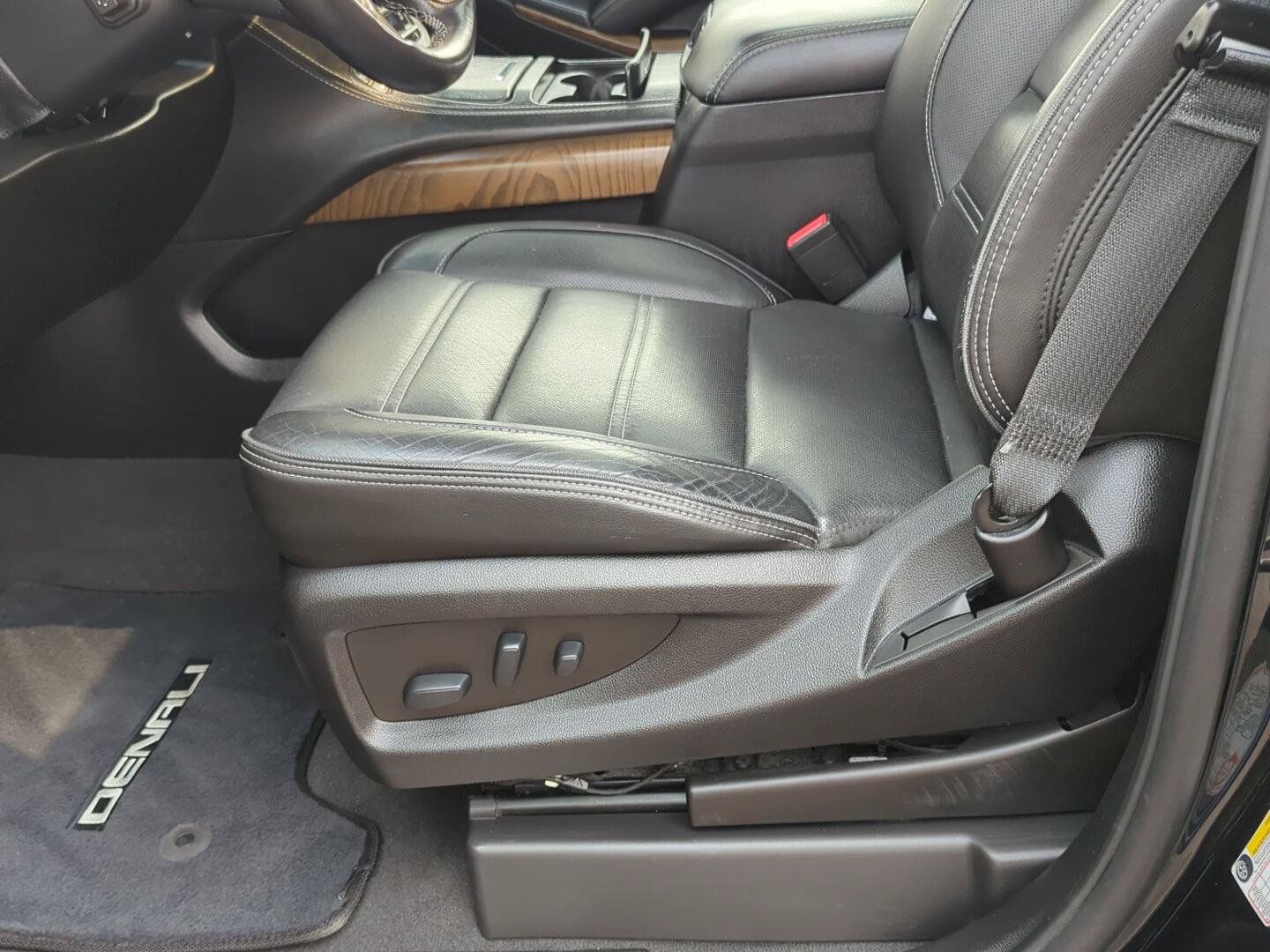 Used 2019 GMC Yukon Denali w/ Denali Ultimate Package AWD/4WD image 15