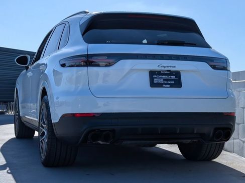 Certified 2022 Porsche Cayenne Platinum Edition image 3