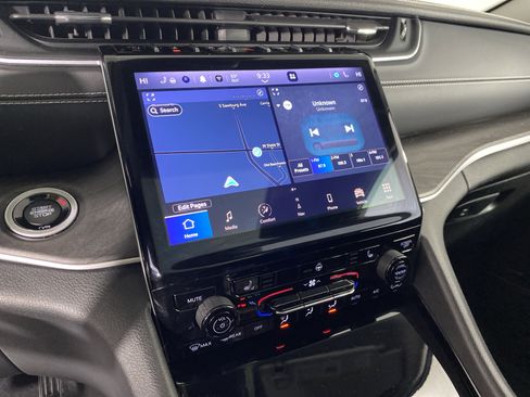 Used 2023 Jeep Grand Cherokee Limited image 30