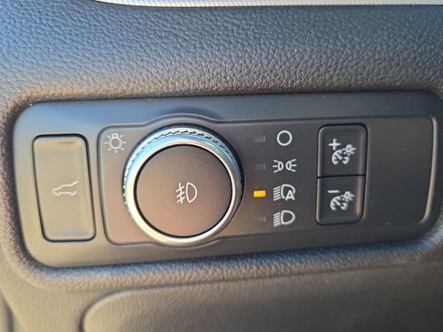Used 2020 Ford Explorer XLT w/ Equipment Group 202A AWD/4WD image 23