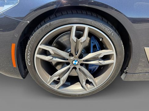 Used 2018 BMW M550i xDrive AWD/4WD image 9