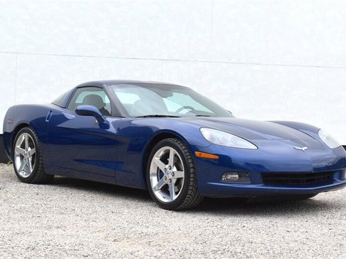 Used 2005 Chevrolet Corvette Coupe w/ Preferred Equipment Group RWD image 1