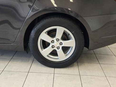 Used 2015 Chevrolet Cruze LT FWD image 14